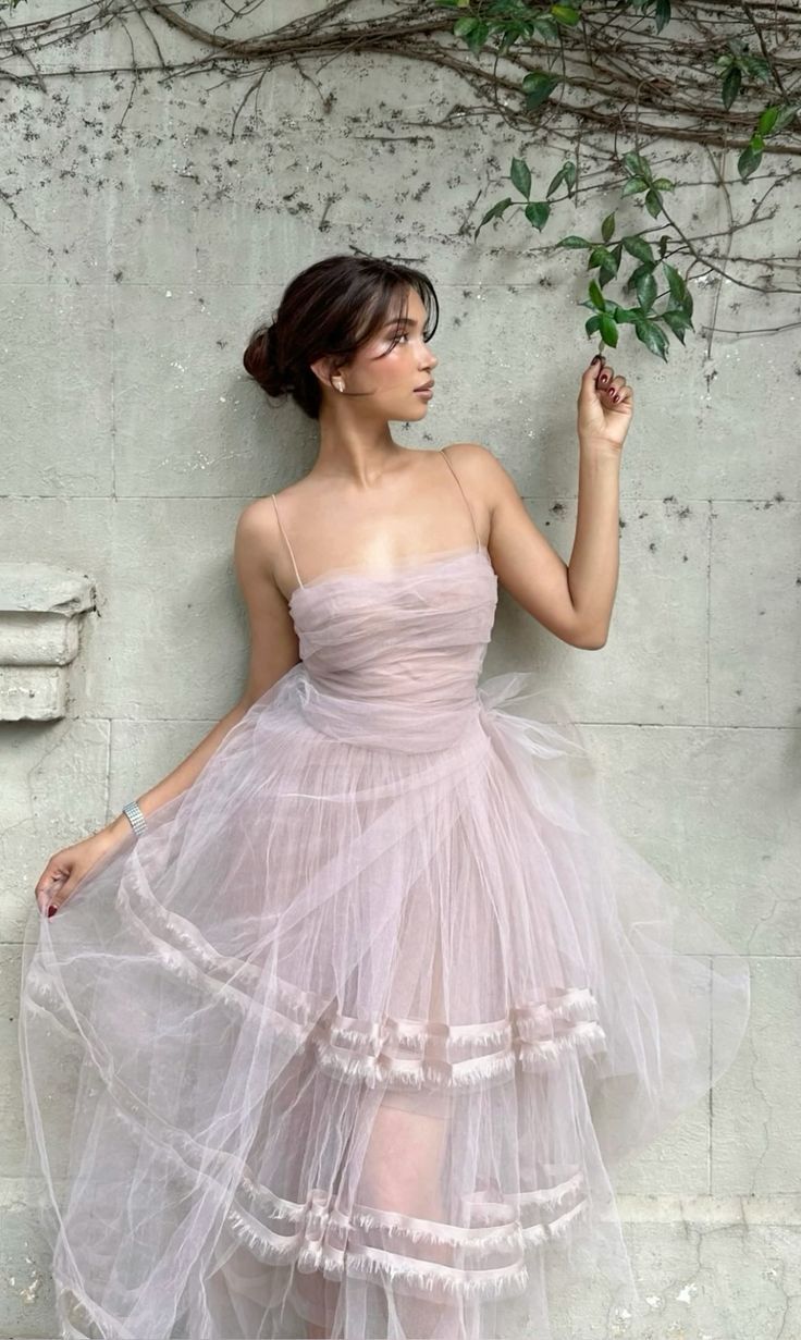 Robe de soirée courte en tulle à bretelles spaghetti rose nv3012