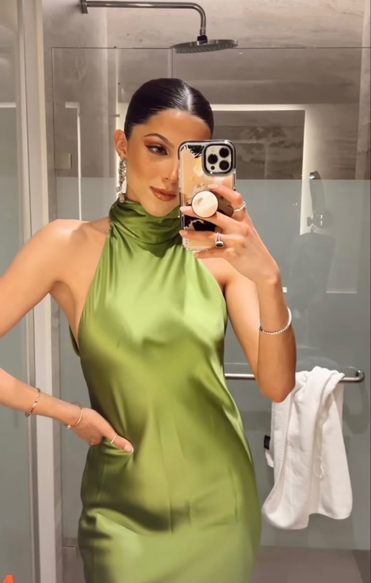 Robe de soirée longue en satin à bretelles élégantes et vertes nv3667