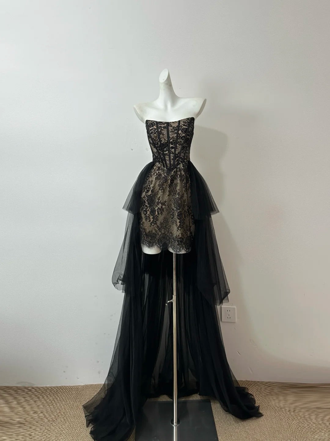 NiceVestidos - Schwarzes, exquisites, langes Ballkleid aus Spitze, Nv5622