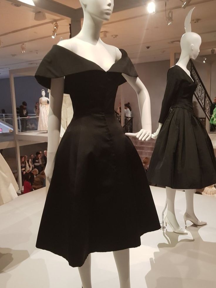 Robe de soirée courte noire simple à col en V et manches courtes, robe de bal, robe de fête d'anniversaire/de vacances nv3079