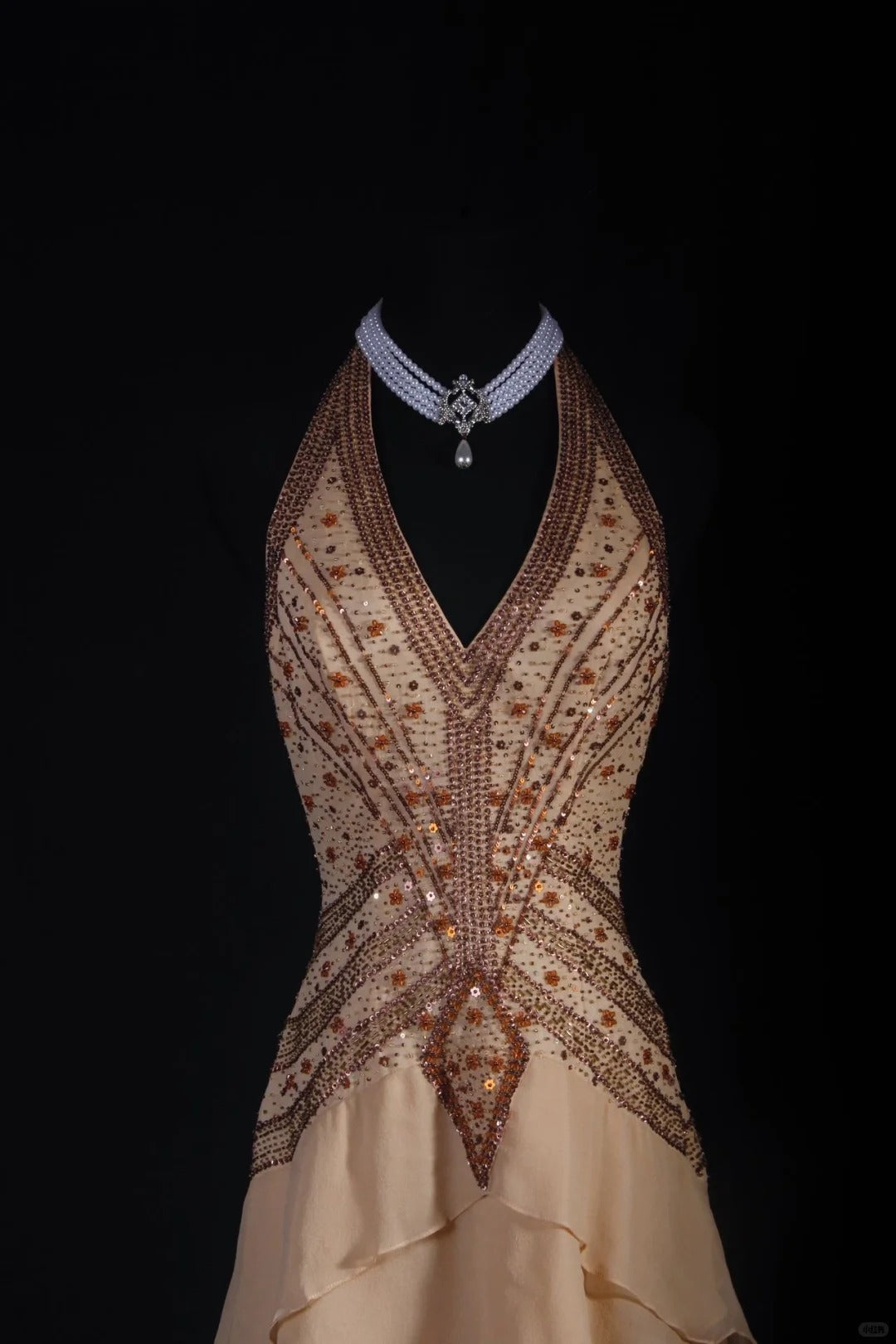 Khaki Perlenbesetztes, wunderschönes, exquisites, rückenfreies, trägerloses, langes Chiffon-Ballkleid mit Rüschen, Partykleid nv5209