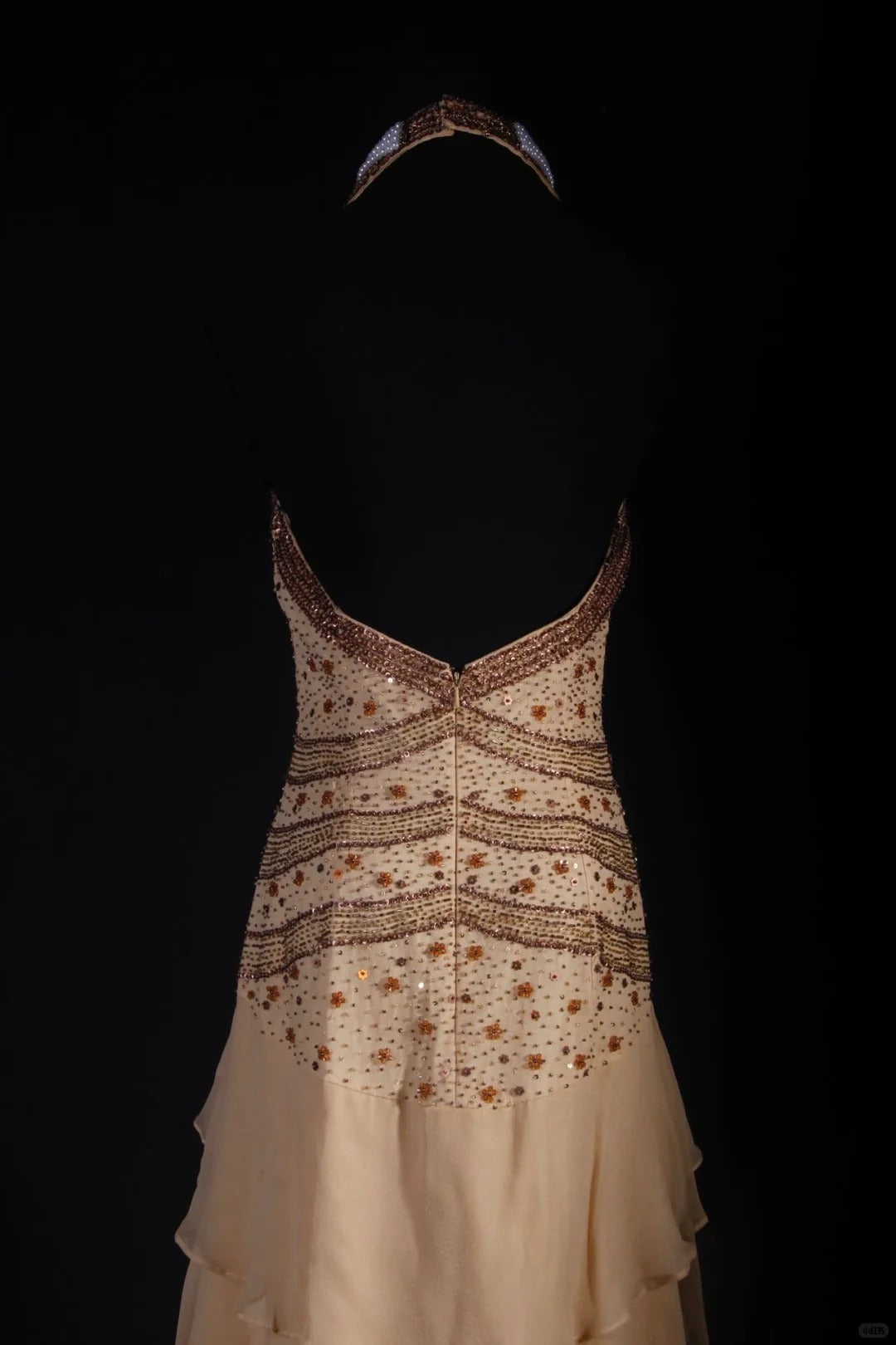 Khaki Perlenbesetztes, wunderschönes, exquisites, rückenfreies, trägerloses, langes Chiffon-Ballkleid mit Rüschen, Partykleid nv5209