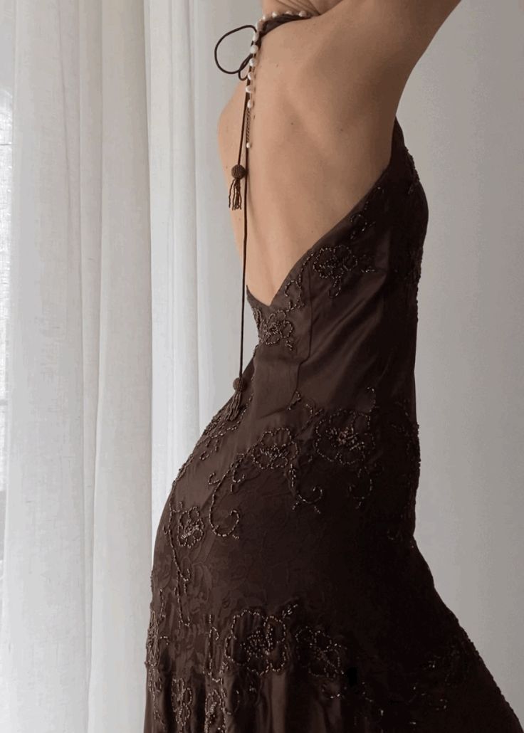 Braunes Vintage elegantes Straps-Spitzen-Spaghettiträger-langes Satin-Ballkleid-Abendkleid NV1375