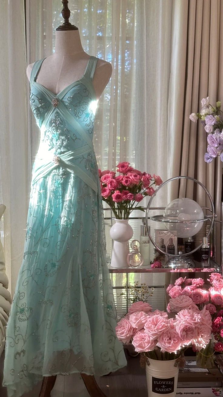 NiceVestidos – Vintage-Abendkleid, exquisit blau, elegant und mit Perlen besetzt. NV5983