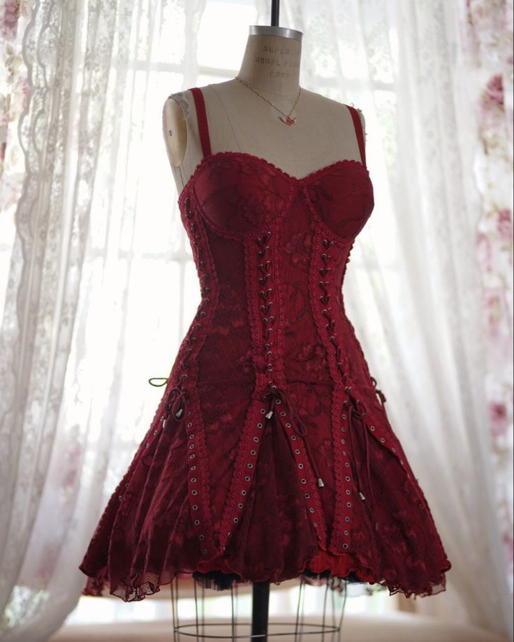 Robe de soirée courte rouge en dentelle à fines bretelles et décolleté en cœur, robe de bal, robe de fête d'anniversaire, nv3881