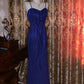 Robe longue sirène bleu roi à paillettes et perles, ornée d'un caraco et de perles - Robe élégante pour dîner et cocktail NV6369