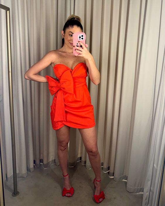 Robe de soirée courte sans bretelles à épaules dénudées et nœud papillon nv2436