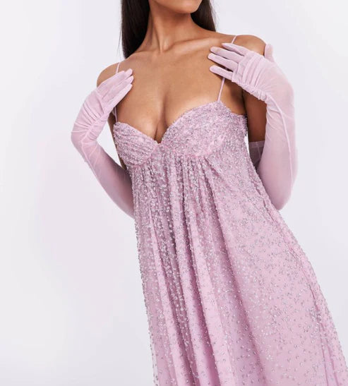 Wunderschönes, glänzendes, schulterfreies, langes Chiffon-Ballkleid mit Spaghettiträgern in Rosa, NV5213