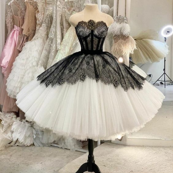 Schwarzes und weißes trägerloses kurzes Ballkleid Homecoming-Kleid Partykleid NV2055