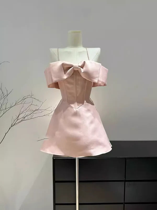 Schlichtes rosa Satin-Geburtstagskleid A-Linie Spaghettiträger Abendkleid Homecoming-Kleid nv2070