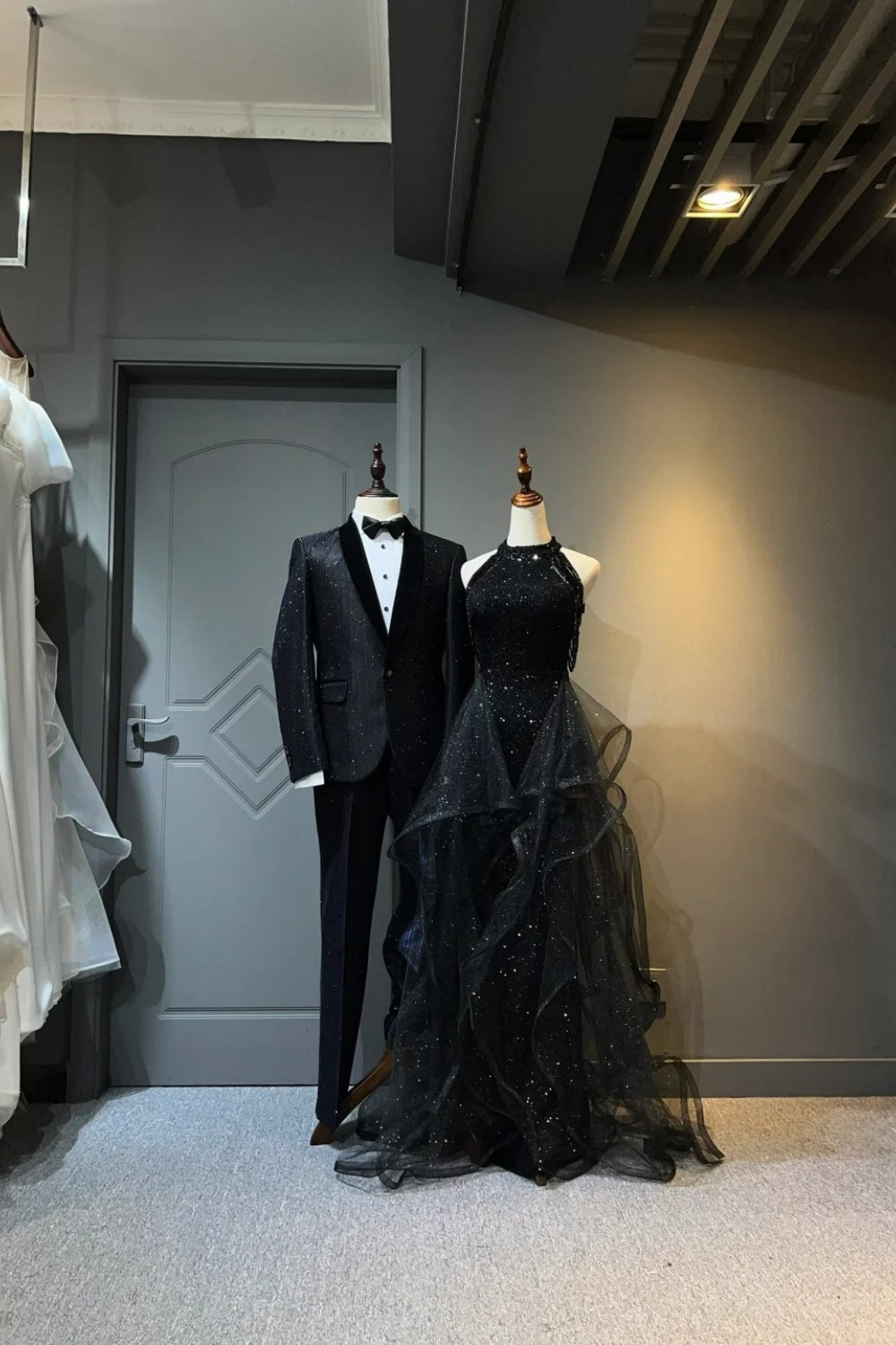 Schwarzes, glänzendes langes Ballkleid NV6624