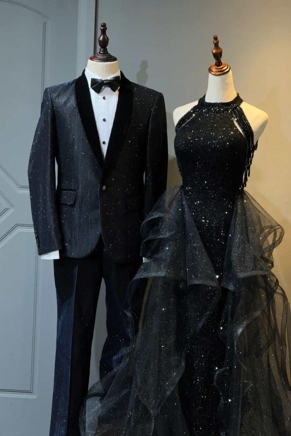 Schwarzes, glänzendes langes Ballkleid NV6624