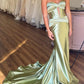 Robe de soirée longue en satin vert à épaules dénudées et fente haute nv2099