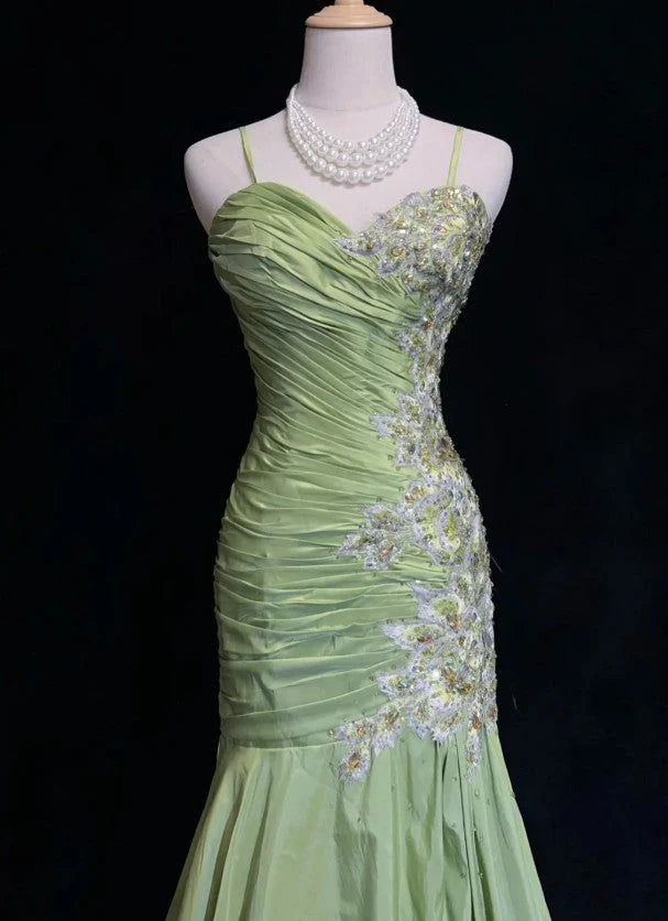 Robe de soirée longue verte vintage en satin à bretelles spaghetti et décolleté en cœur, style sirène, avec perles et paillettes, nv4167