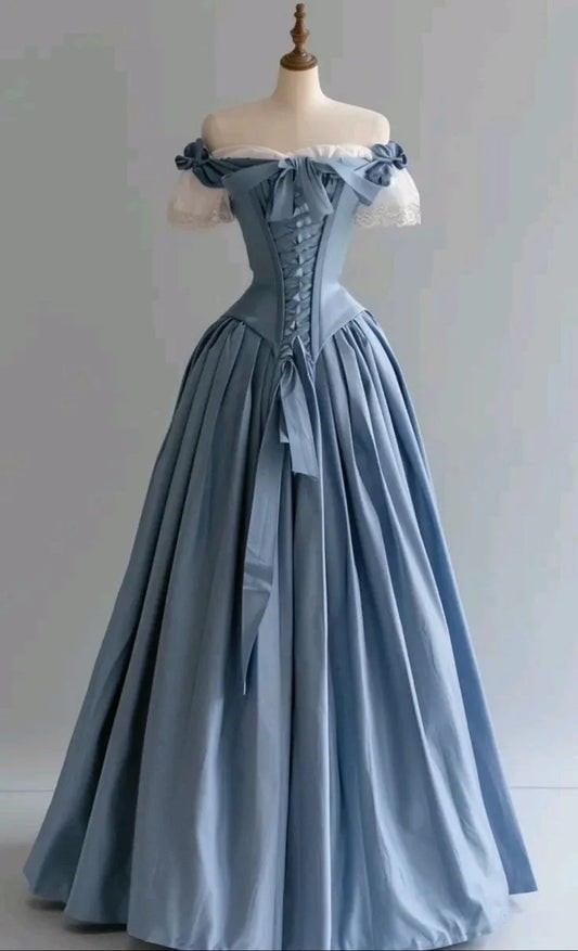 Hellblaues Ballkleid im Palaststil mit Schnürung: Schulterfreie Spitzenärmel, verstärkte Taille, Retro-Maxikleid für den Abend NV6427
