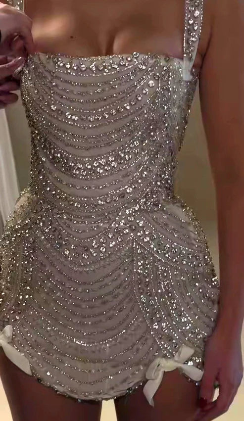 Silbernes, wunderschönes, luxuriöses, atemberaubendes, figurbetontes, kurzes Ballkleid mit Perlenbesatz, Heimkehrkleid, Geburtstagskleid, nv4795