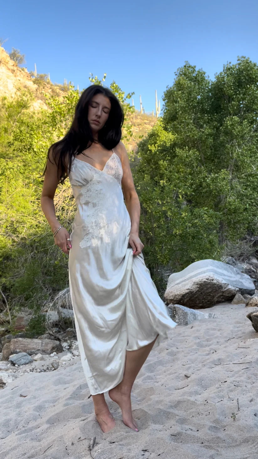 Robe de cocktail longue en satin ivoire à épaules dénudées et à fleurs, longueur au sol, robe de soirée nv4105