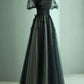 Schwarzes A-Linien-Ballkleid aus Tüll mit bauschigen kurzen Ärmeln, schwarzes Abendkleid, Partykleid nv1698