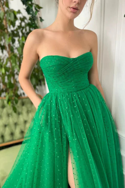 Trendy Grünes A-Linien-Ballkleid aus trägerlosem Tüll mit Herzausschnitt und Pailletten nv1642