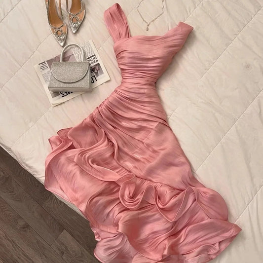 Rosa Satin-Abendkleid mit One-Shoulder: Bankett-Mittelstück-Look NV6397