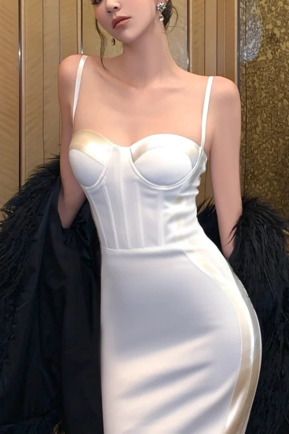 Weißes Satin-Camisole-Kleid mit Stäbchen: 3D-Brustpolster, figurbetont, luxuriöses Abendkleid NV6407
