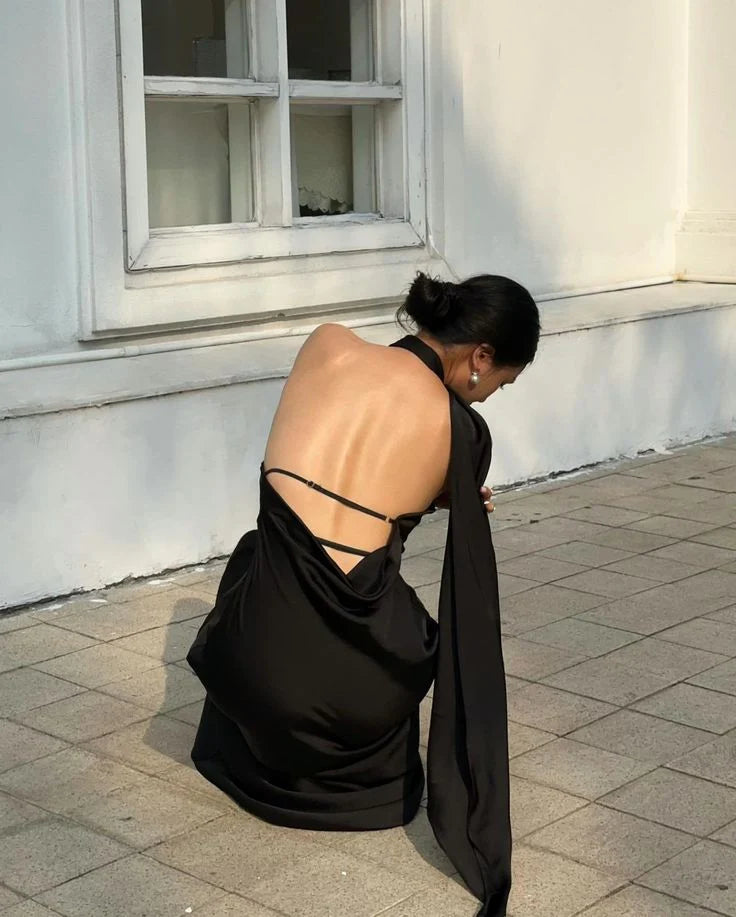 Schwarzes rückenfreies, sexy Ballkleid aus Satin mit Spaghettiträgern, nv1737