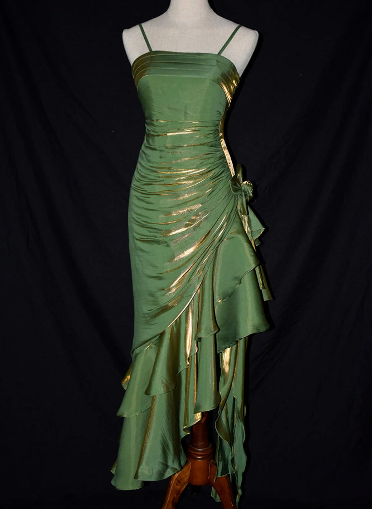 Robe de soirée élégante en satin vert rétro à bretelles spaghetti, longue et irrégulière, à volants, robe de bal, robe de soirée nv1626