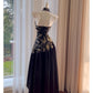 NiceVestidos-Homecoming-Kleid, Schwarz und Gold, Satin, Jacquard-Design, ärmellos, langes Kleid, rückenfrei, Neckholder, sexy Bankettkleid, nv5559