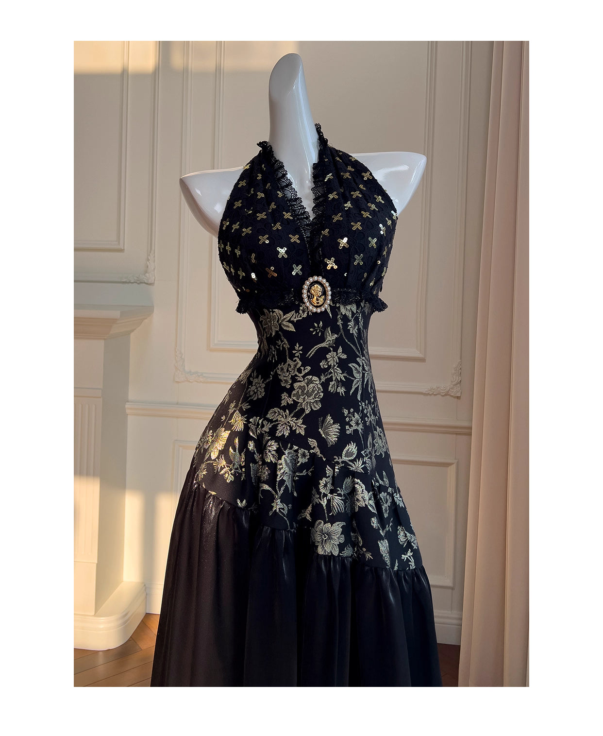 NiceVestidos-Homecoming-Kleid, Schwarz und Gold, Satin, Jacquard-Design, ärmellos, langes Kleid, rückenfrei, Neckholder, sexy Bankettkleid, nv5559