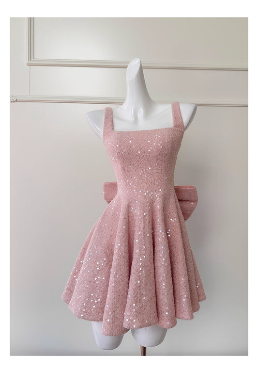 NiceVestidos - Kurzes Homecoming-Kleid, rosafarbenes Tweed-Hosenträgerkleid mit Pailletten, High-End-Taille, schlankmachendes Schleifen-Kurzkleid, nv5544