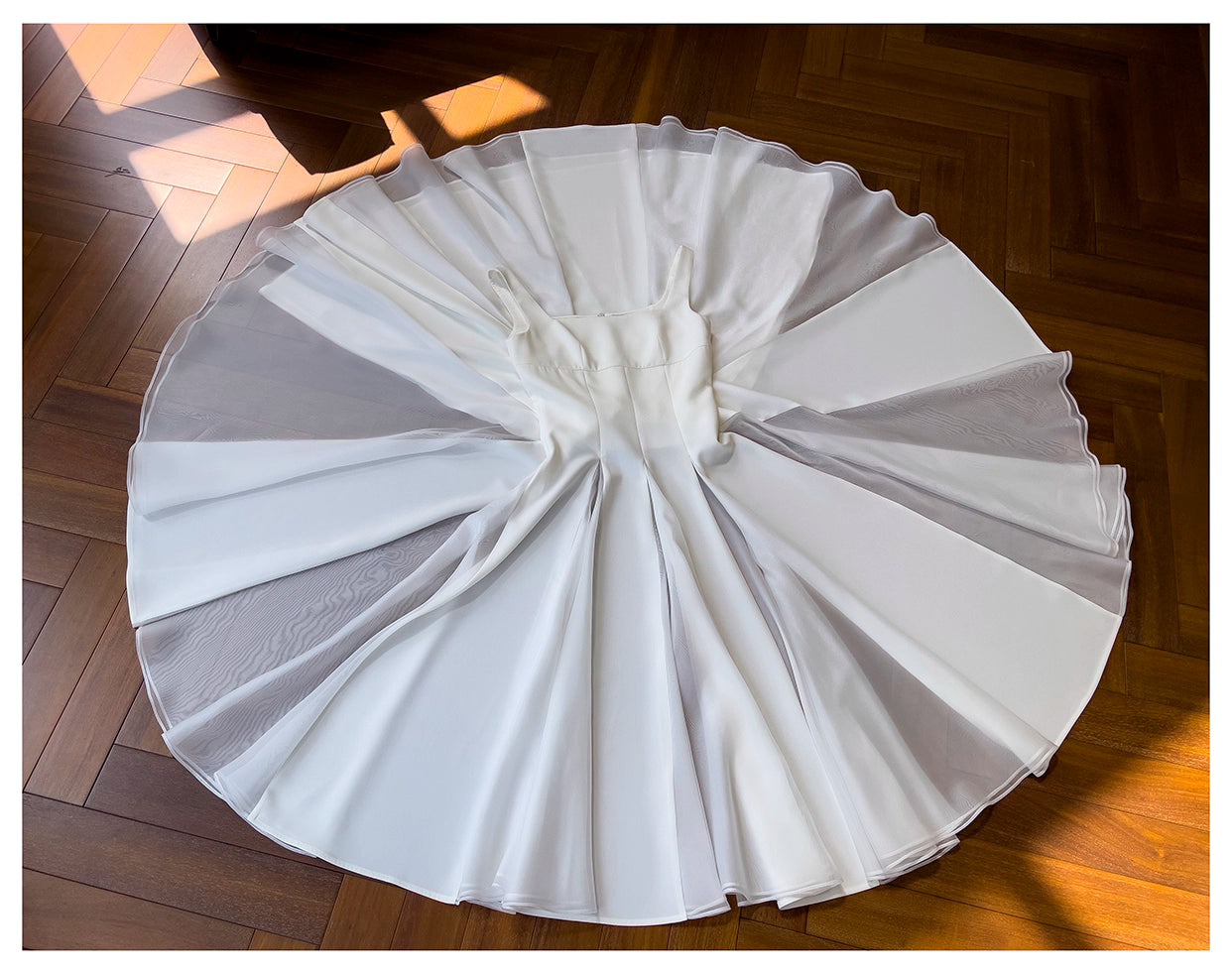 NiceVestidos - Robe courte de soirée, robe blanche longue à taille simple, nouveau style estival, bretelles sexy, grande taille, robe amincissante nv5546