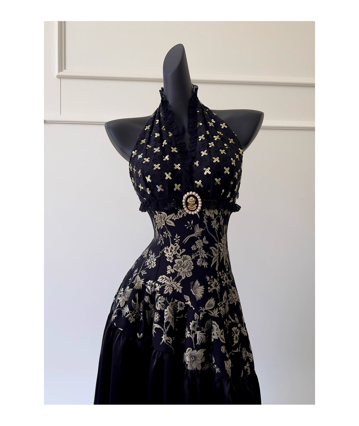 NiceVestidos-Homecoming-Kleid, Schwarz und Gold, Satin, Jacquard-Design, ärmellos, langes Kleid, rückenfrei, Neckholder, sexy Bankettkleid, nv5559