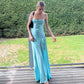 Blaues schlichtes, elegantes Spaghettiträgerkleid mit langen Seitenschlitzen, schmale Passform, Ballkleid, Abendkleid, Partykleid, NV1640