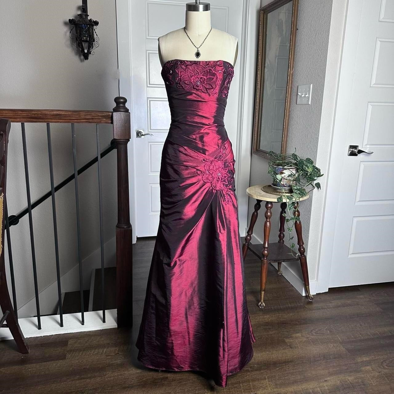 Robe de soirée longue en satin bordeaux, élégante et raffinée, à fleurs et perles, style vintage, robe de bal, robe de soirée, robe de bal, nv3924