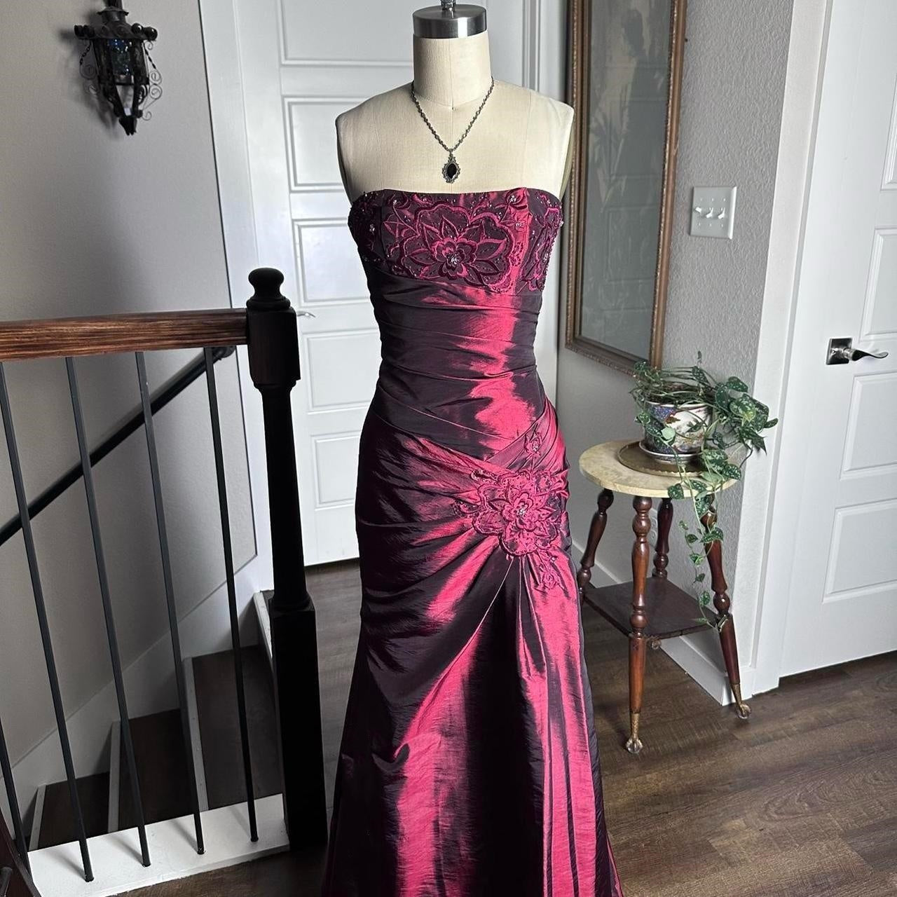 Robe de soirée longue en satin bordeaux, élégante et raffinée, à fleurs et perles, style vintage, robe de bal, robe de soirée, robe de bal, nv3924