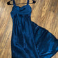 Robe de soirée longue en satin bleu foncé à bretelles spaghetti pour femme, élégante, à la mode, nv3746