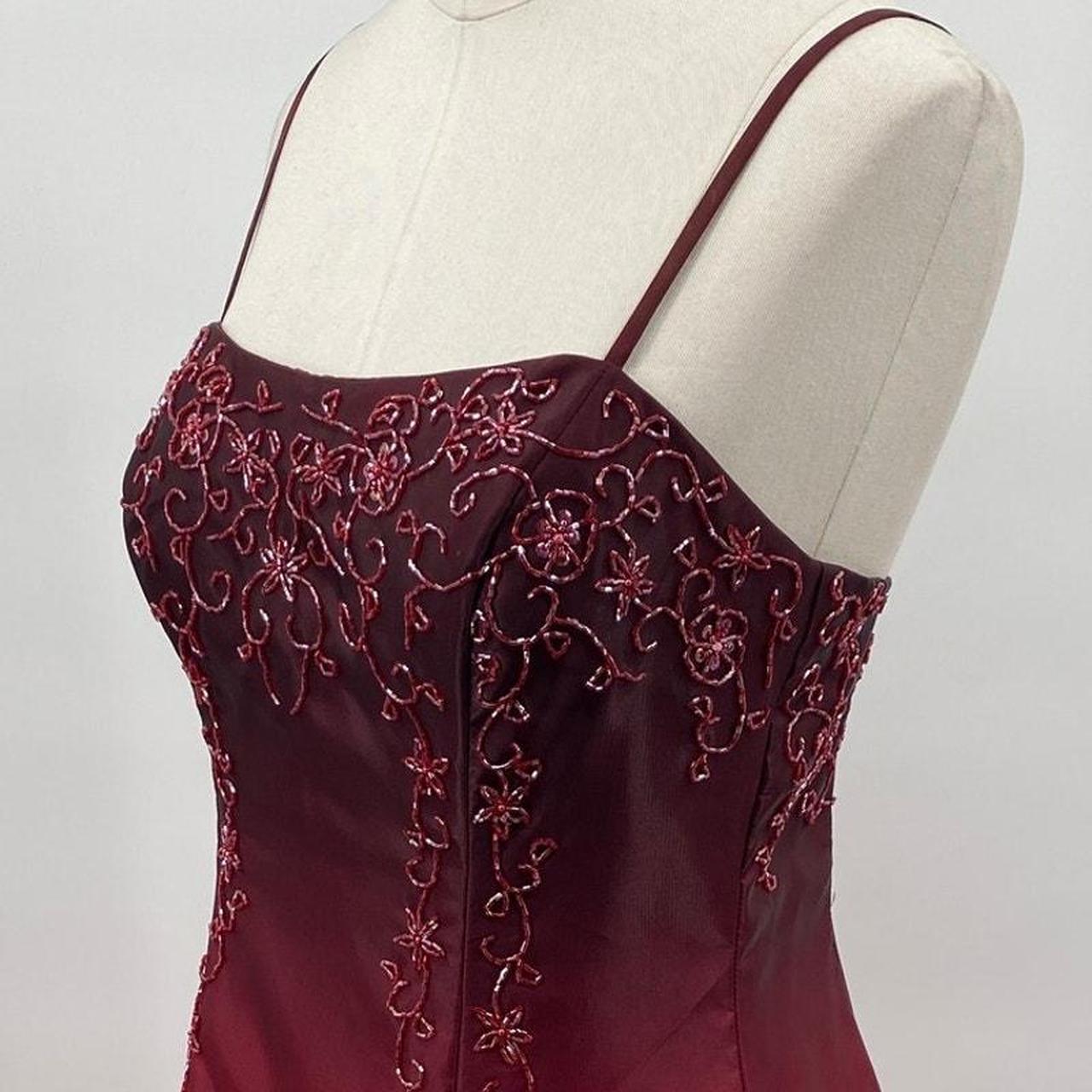NiceVestidos-Burgunderfarbenes, bodenlanges Abendkleid aus Satin mit Farbverlauf und Paillettenbesatz NV6177