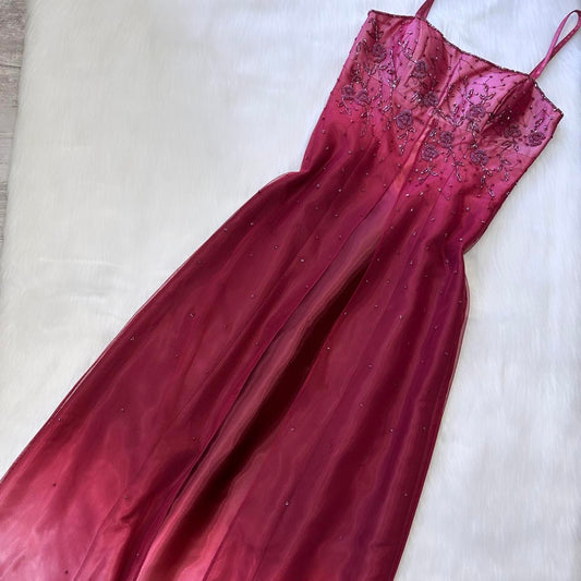 La plus étonnante robe longue en mousseline de soie rouge ombrée Y2K à perles exquise nv5377