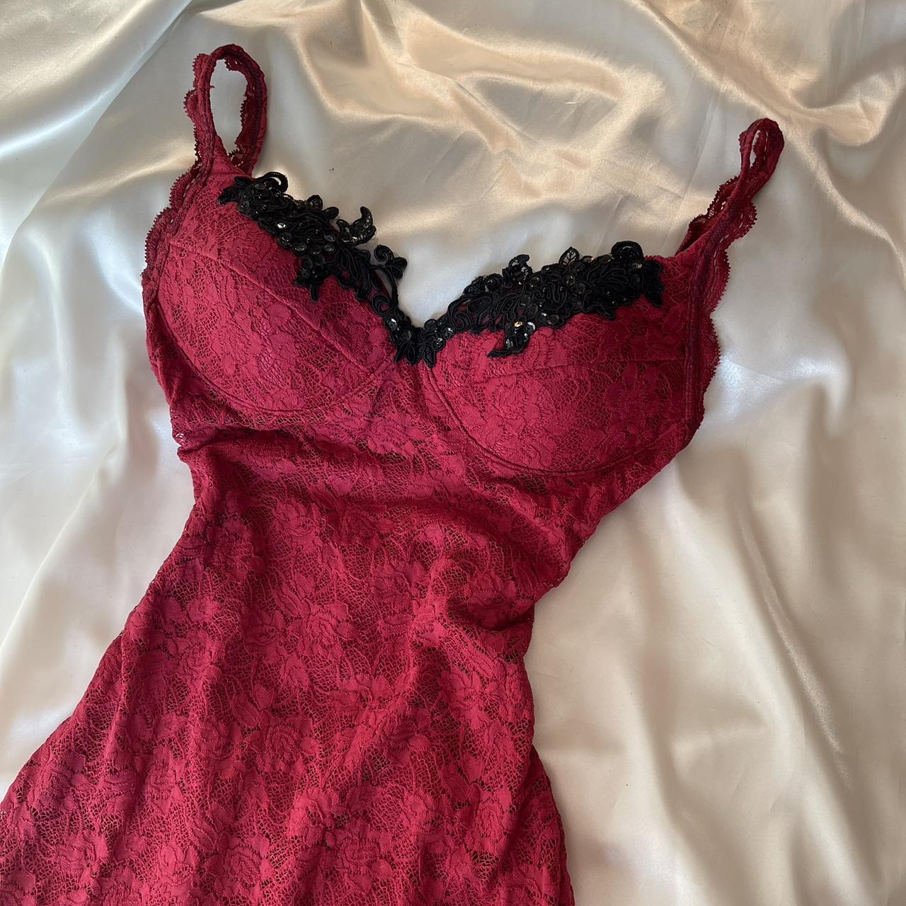 ♥️♠️♦️♣️Superbe robe de bal sirène moulante en dentelle rouge et noire délicate de style rétro-glam avec une fente sexy nv5382