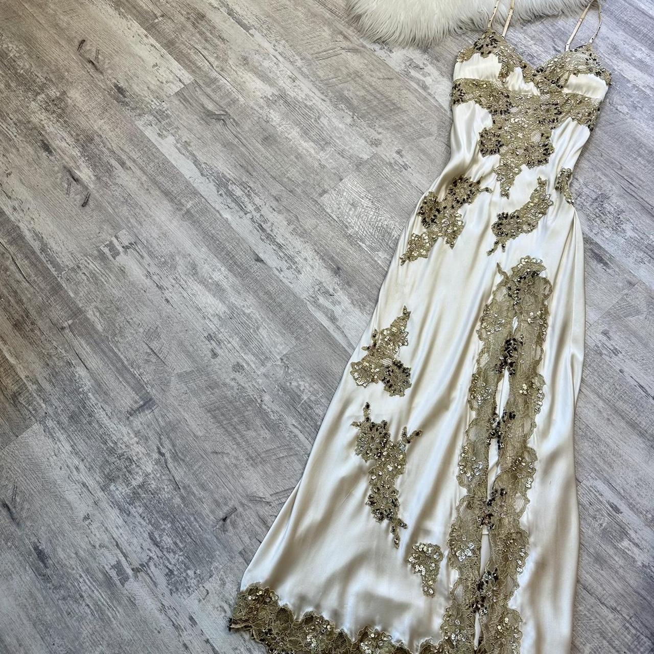 NiceVestidos - Elfenbeinweiß glänzende Pailletten wunderschöne exquisite Spitze langes Satin-Chiffon-Abschlussballkleid NV5454