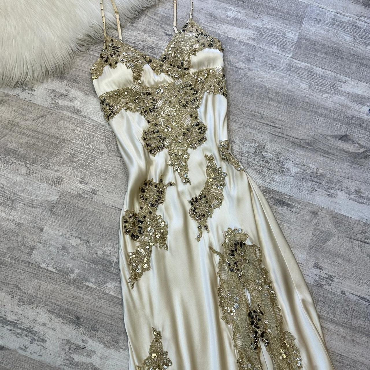 NiceVestidos - Elfenbeinweiß glänzende Pailletten wunderschöne exquisite Spitze langes Satin-Chiffon-Abschlussballkleid NV5454
