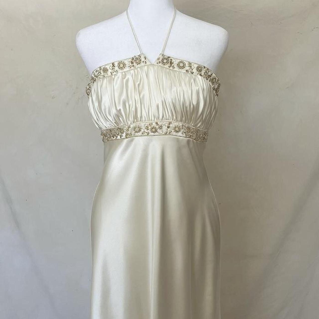 Cremefarbenes Satin-Ballkleid, atemberaubendes Maxikleid im Vintage-Stil mit zarten goldenen Perlenbesatz, nv4237
