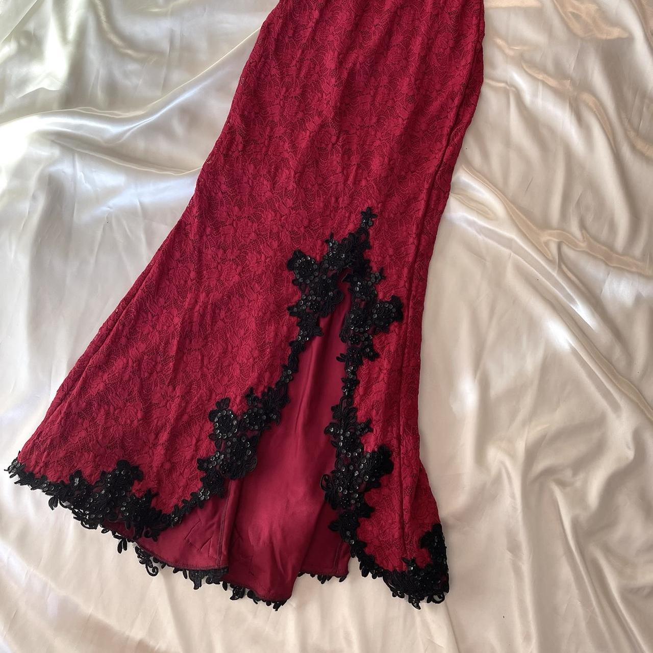 ♥️♠️♦️♣️Superbe robe de bal sirène moulante en dentelle rouge et noire délicate de style rétro-glam avec une fente sexy nv5382