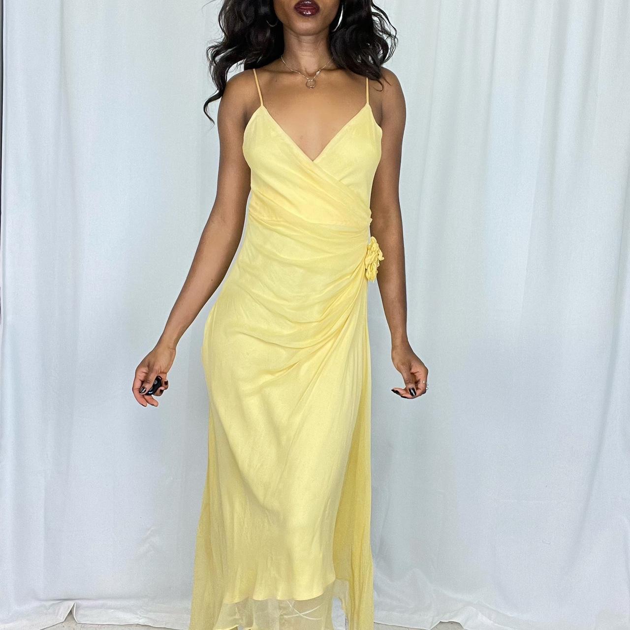 NiceVestidos - Robe de bal mi-longue jaune NV5691