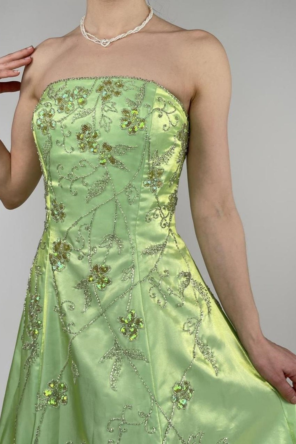 NiceVestidos - Robe de bal longue en satin vert exquis et perlé, style fée, style vintage Y2K, NV5441