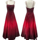 NiceVestidos-Burgunderfarbenes, bodenlanges Abendkleid aus Satin mit Farbverlauf und Paillettenbesatz NV6177