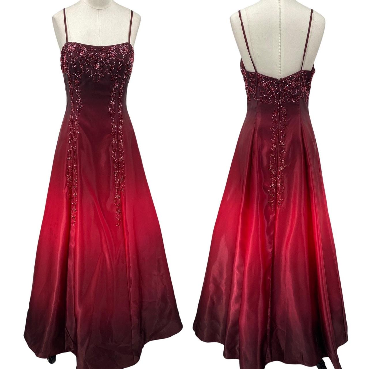 NiceVestidos-Burgunderfarbenes, bodenlanges Abendkleid aus Satin mit Farbverlauf und Paillettenbesatz NV6177