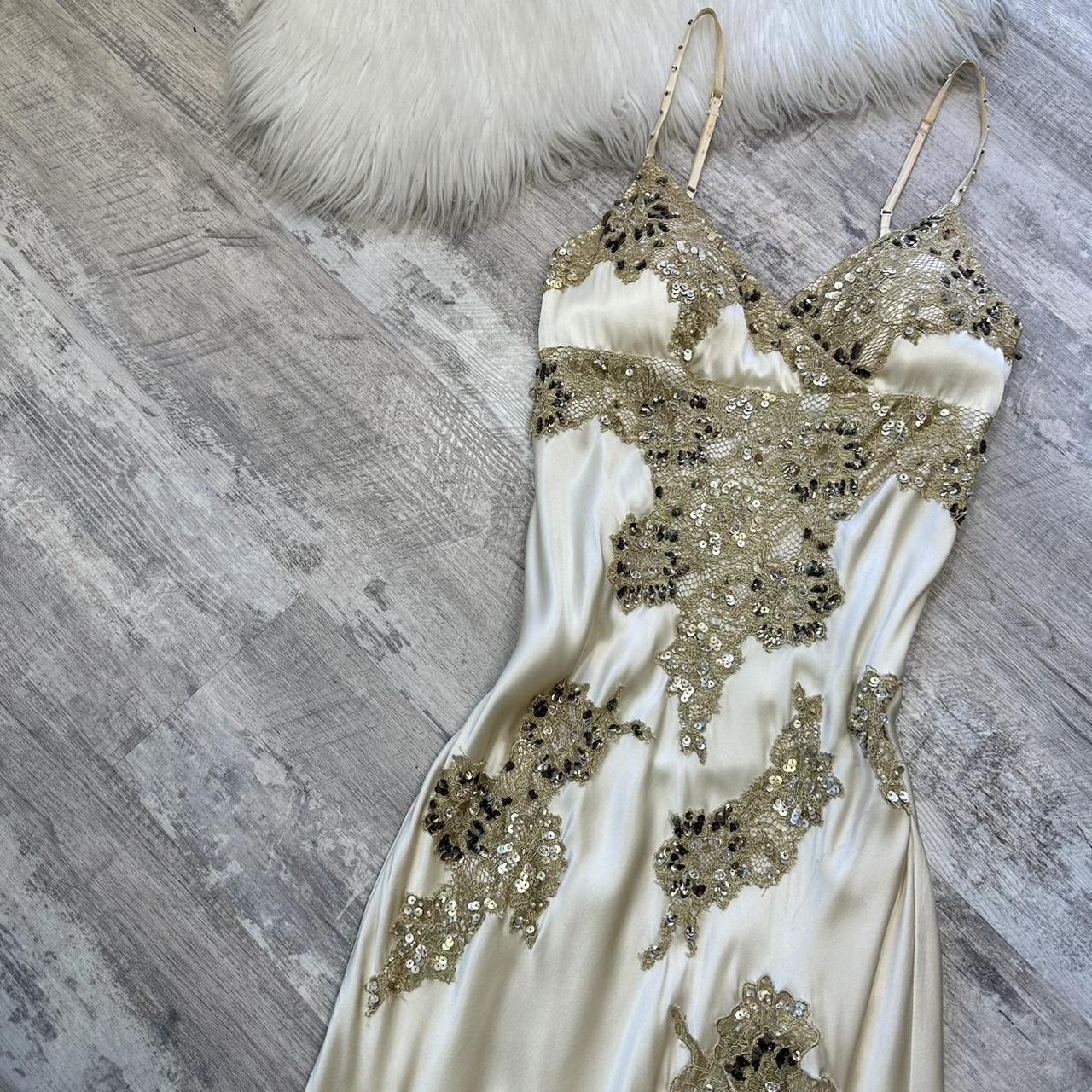 NiceVestidos - Elfenbeinweiß glänzende Pailletten wunderschöne exquisite Spitze langes Satin-Chiffon-Abschlussballkleid NV5454