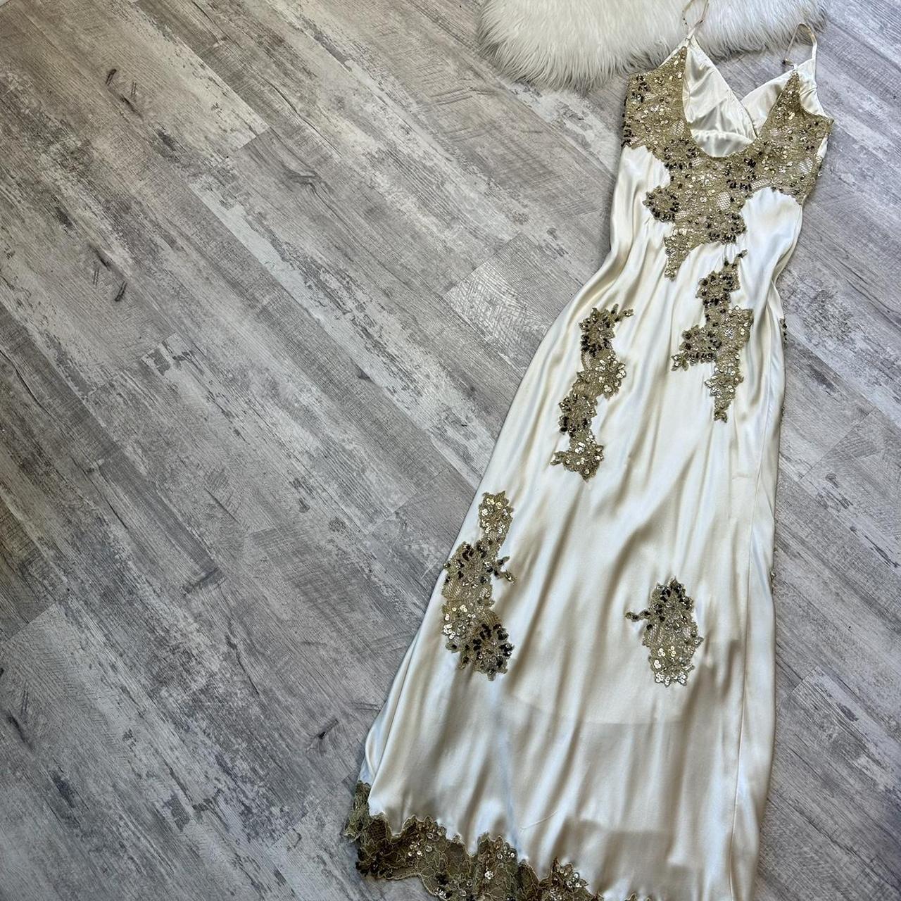 NiceVestidos - Elfenbeinweiß glänzende Pailletten wunderschöne exquisite Spitze langes Satin-Chiffon-Abschlussballkleid NV5454