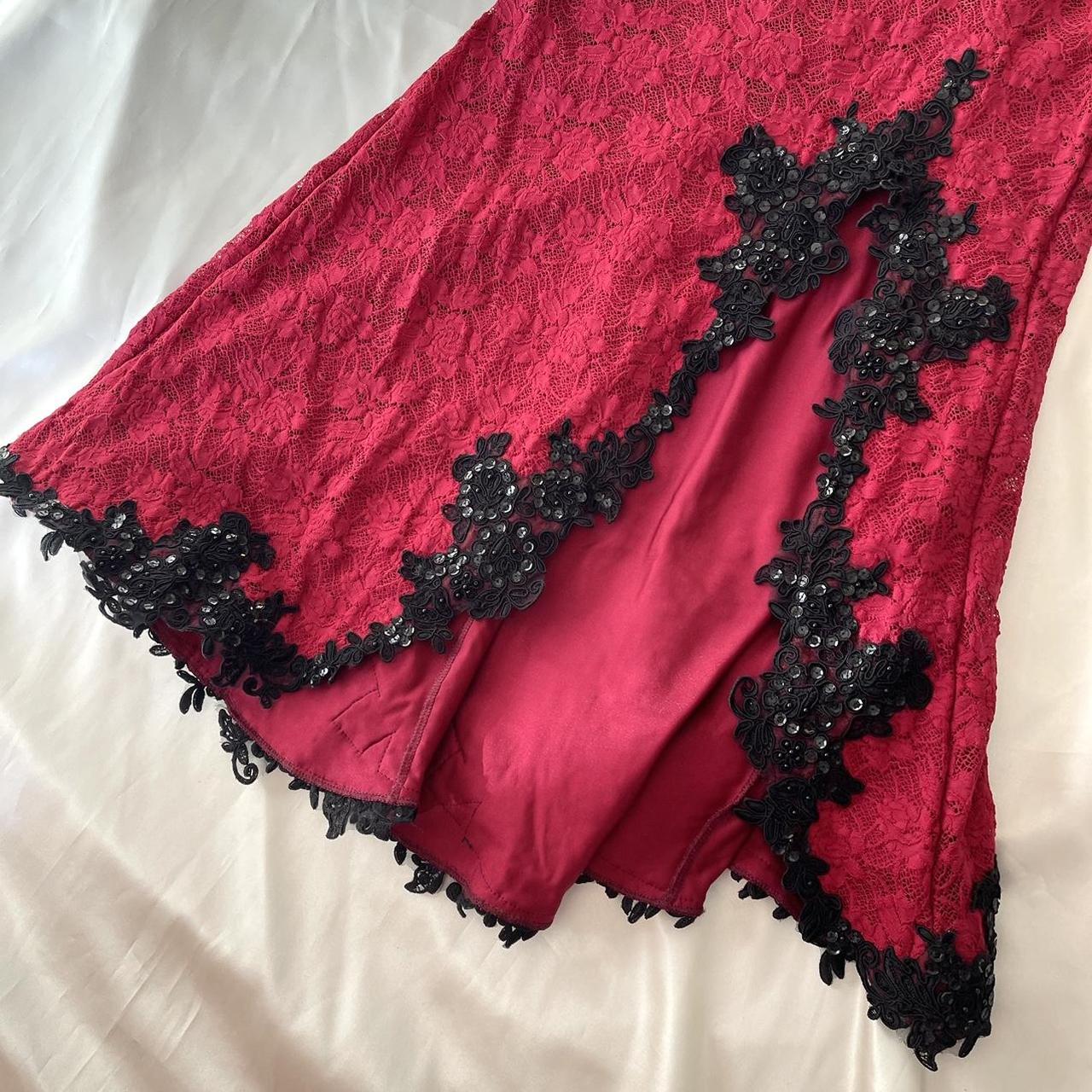 ♥️♠️♦️♣️Superbe robe de bal sirène moulante en dentelle rouge et noire délicate de style rétro-glam avec une fente sexy nv5382